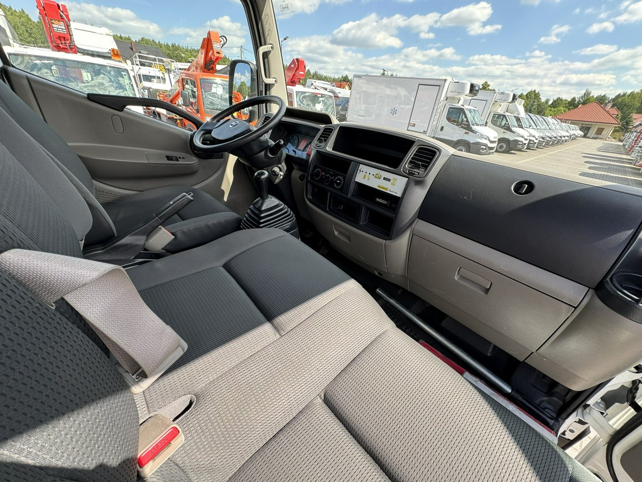 مصاعد الازدهار محمولة على شاحنة Nissan Cabstar: صور 29