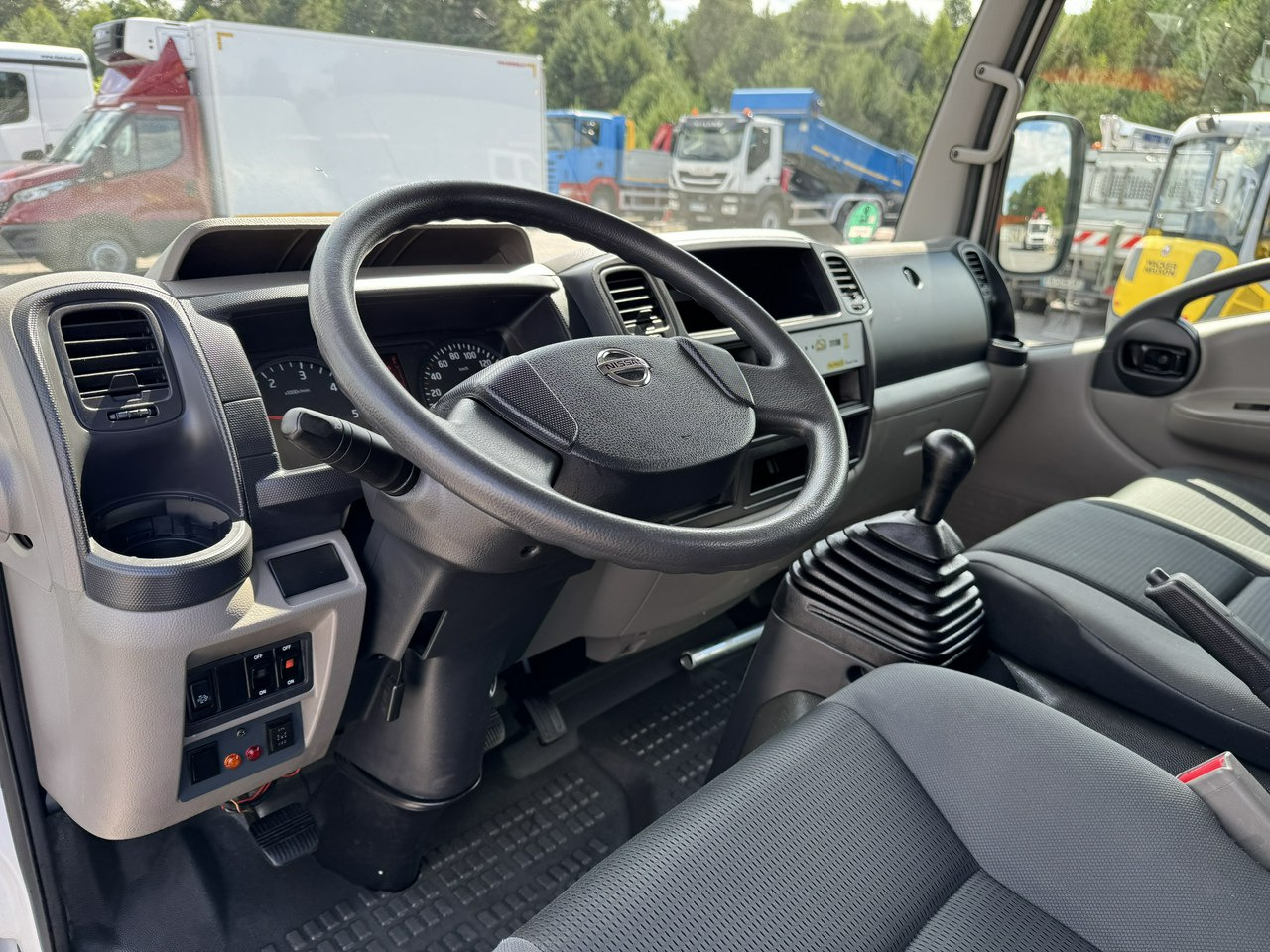 مصاعد الازدهار محمولة على شاحنة Nissan Cabstar: صور 24