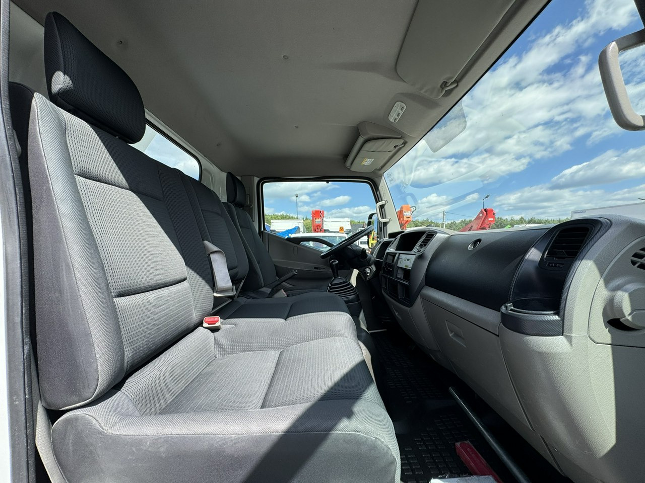 مصاعد الازدهار محمولة على شاحنة Nissan Cabstar: صور 28