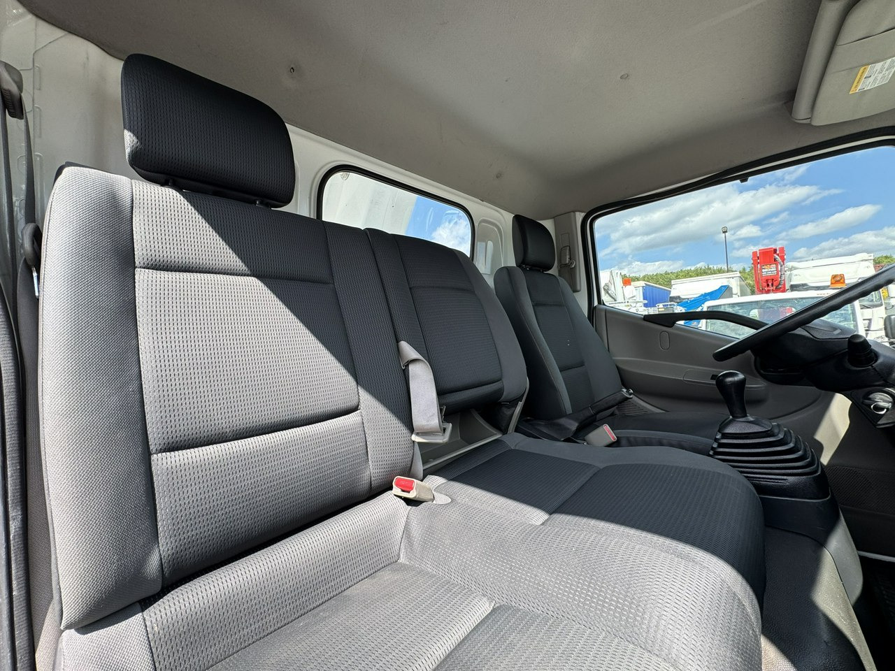 مصاعد الازدهار محمولة على شاحنة Nissan Cabstar: صور 30