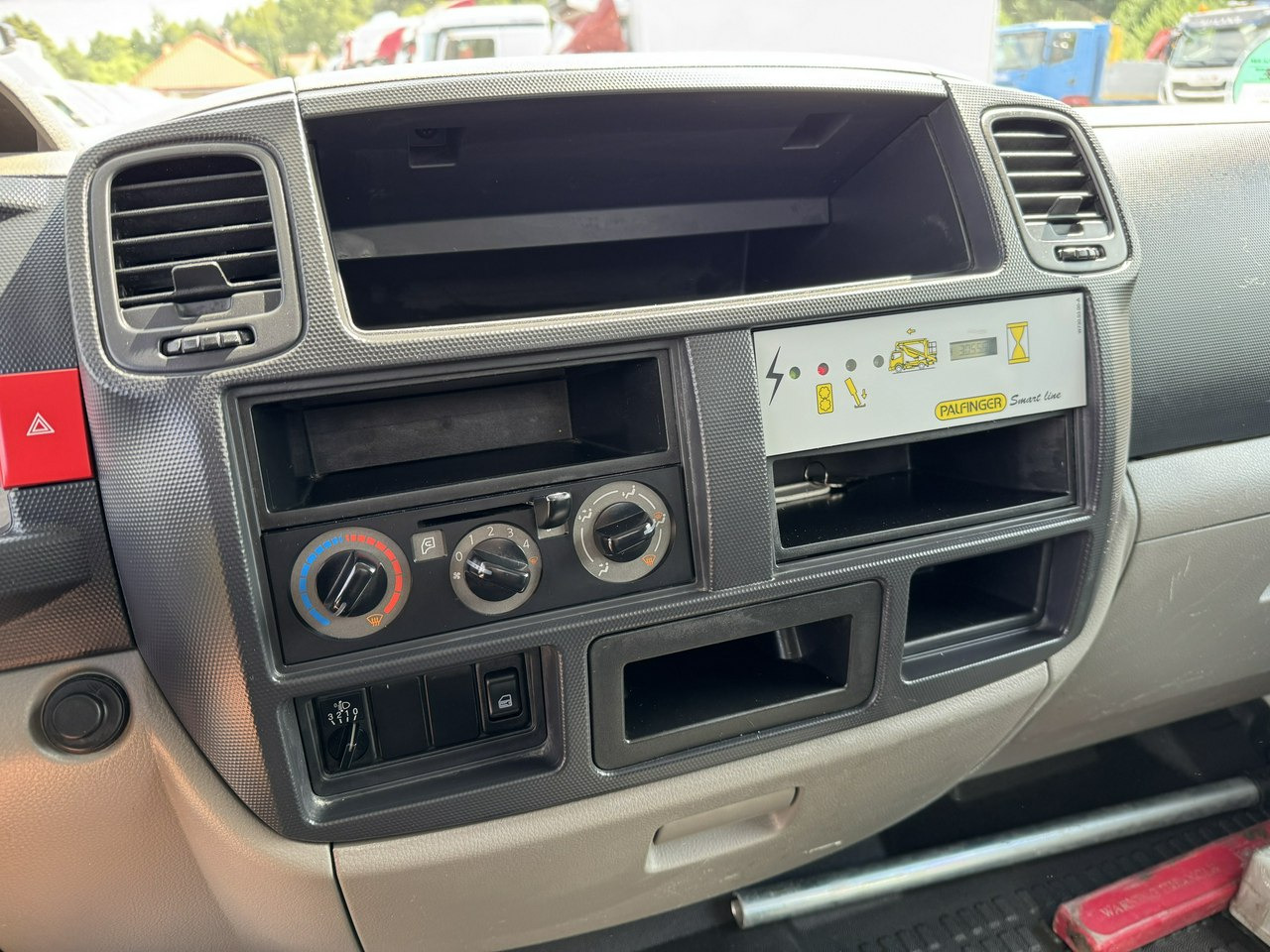 مصاعد الازدهار محمولة على شاحنة Nissan Cabstar: صور 26