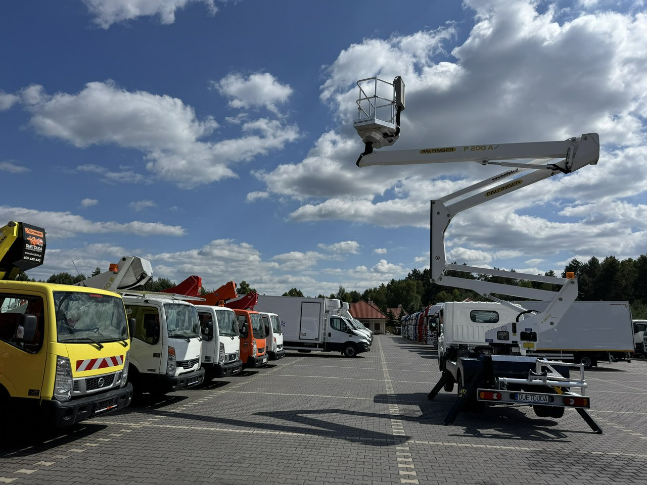 مصاعد الازدهار محمولة على شاحنة Nissan Cabstar: صور 22