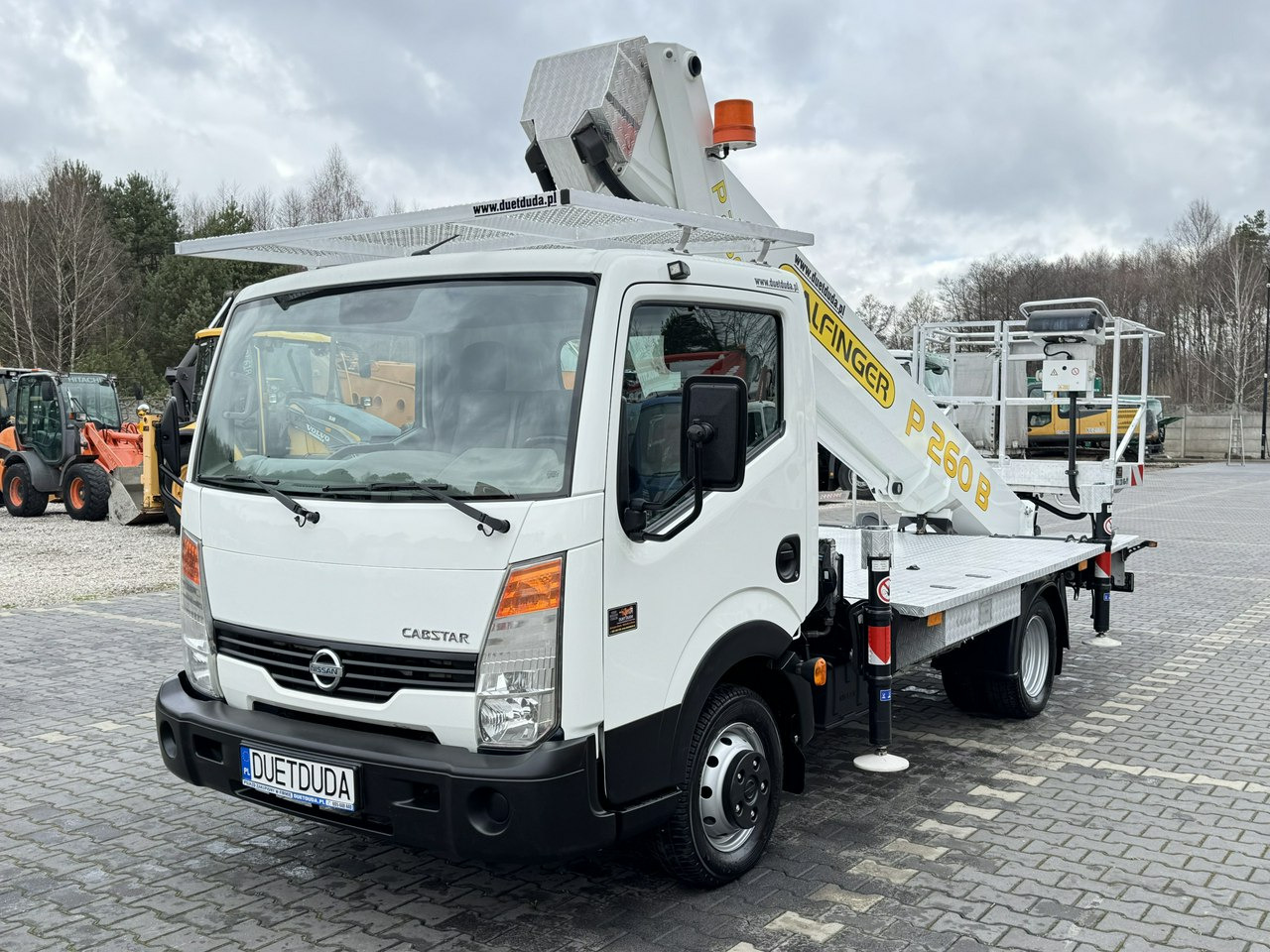 Nissan Cabstar - مصاعد الازدهار محمولة على شاحنة: صور 3 Nissan Cabstar - مصاعد الازدهار محمولة على شاحنة: صور 3