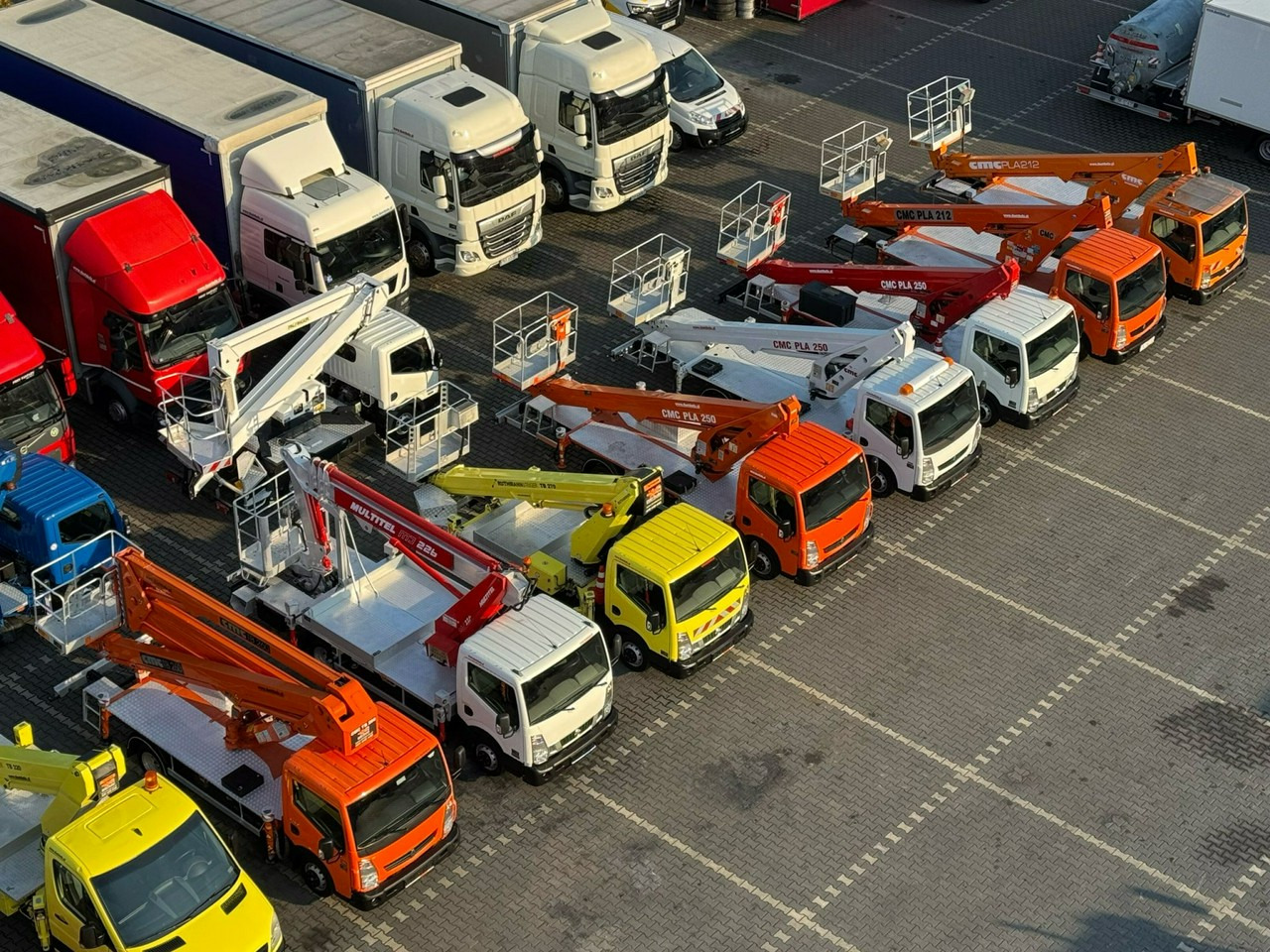 Nissan Cabstar - مصاعد الازدهار محمولة على شاحنة: صور 2 Nissan Cabstar - مصاعد الازدهار محمولة على شاحنة: صور 2