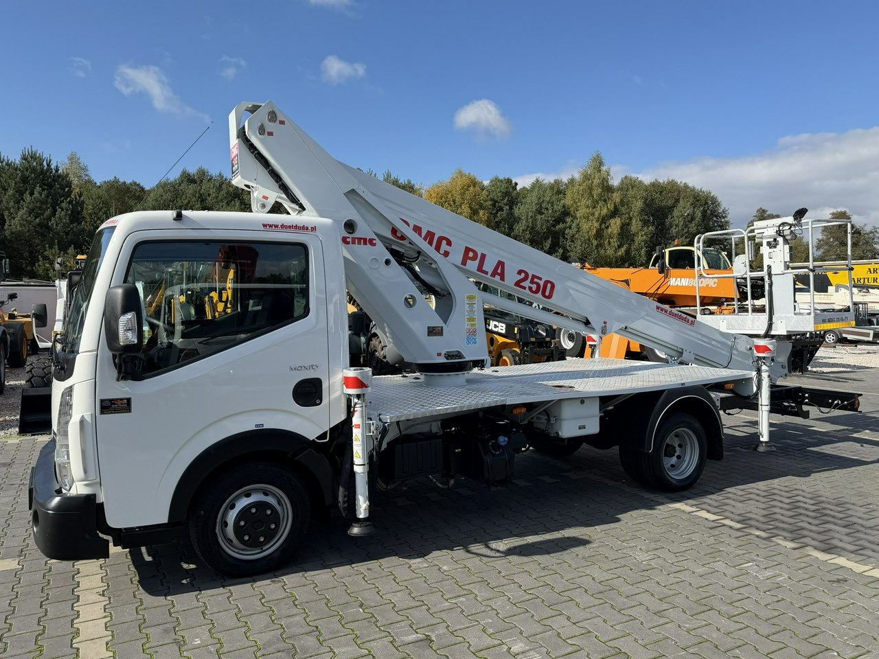 Renault Maxity - مصاعد الازدهار محمولة على شاحنة: صور 2 Renault Maxity - مصاعد الازدهار محمولة على شاحنة: صور 2