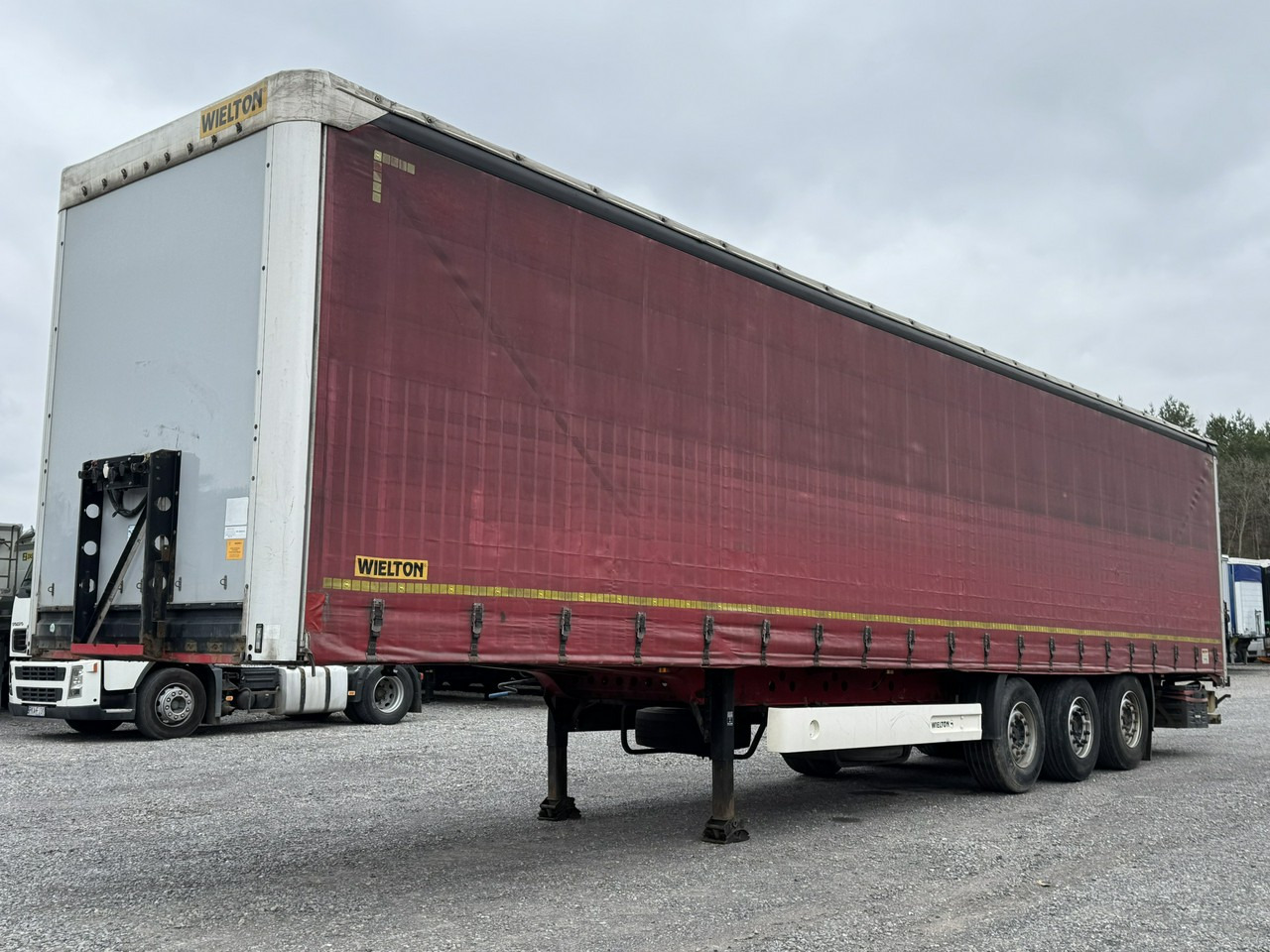 Wielton Standard Osie Mercedes Oś Podnoszona - الخيمة نصف مقطورة: صور 1 Wielton Standard Osie Mercedes Oś Podnoszona - الخيمة نصف مقطورة: صور 1