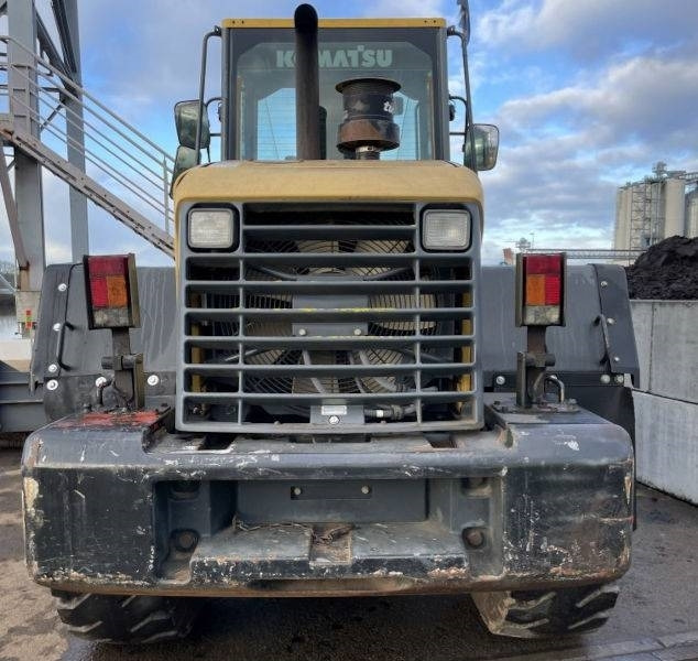 Komatsu WA 200 PT-5 - اللودر بعجل: صور 3 Komatsu WA 200 PT-5 - اللودر بعجل: صور 3