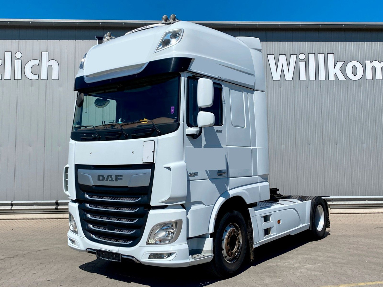 DAF XF 530 Super Space Cab | Hydraulik*Standklima - شاحنة جرار: صور 1 DAF XF 530 Super Space Cab | Hydraulik*Standklima - شاحنة جرار: صور 1