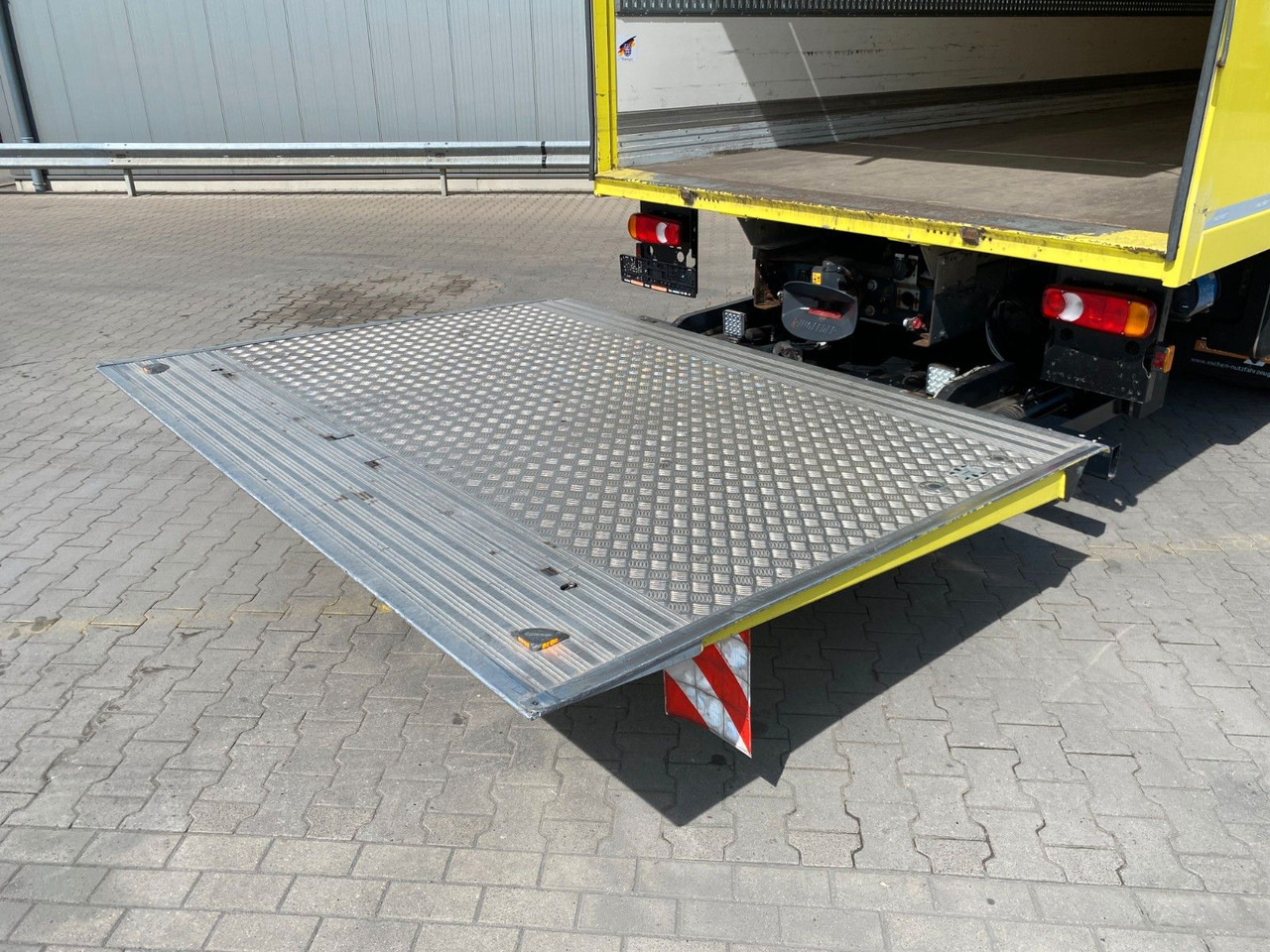 بصندوق مغلق شاحنة Iveco 160-250 Eurocargo | LBW 2,00to.*3x Sitze*Navi*AC: صور 9