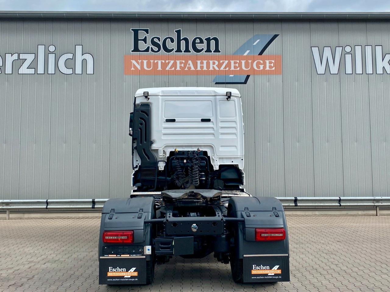 MAN TGX 18.510 4x4 HYDRO | TG3*2x Hydraulik*ACC*Navi - شاحنة جرار: صور 4 MAN TGX 18.510 4x4 HYDRO | TG3*2x Hydraulik*ACC*Navi - شاحنة جرار: صور 4