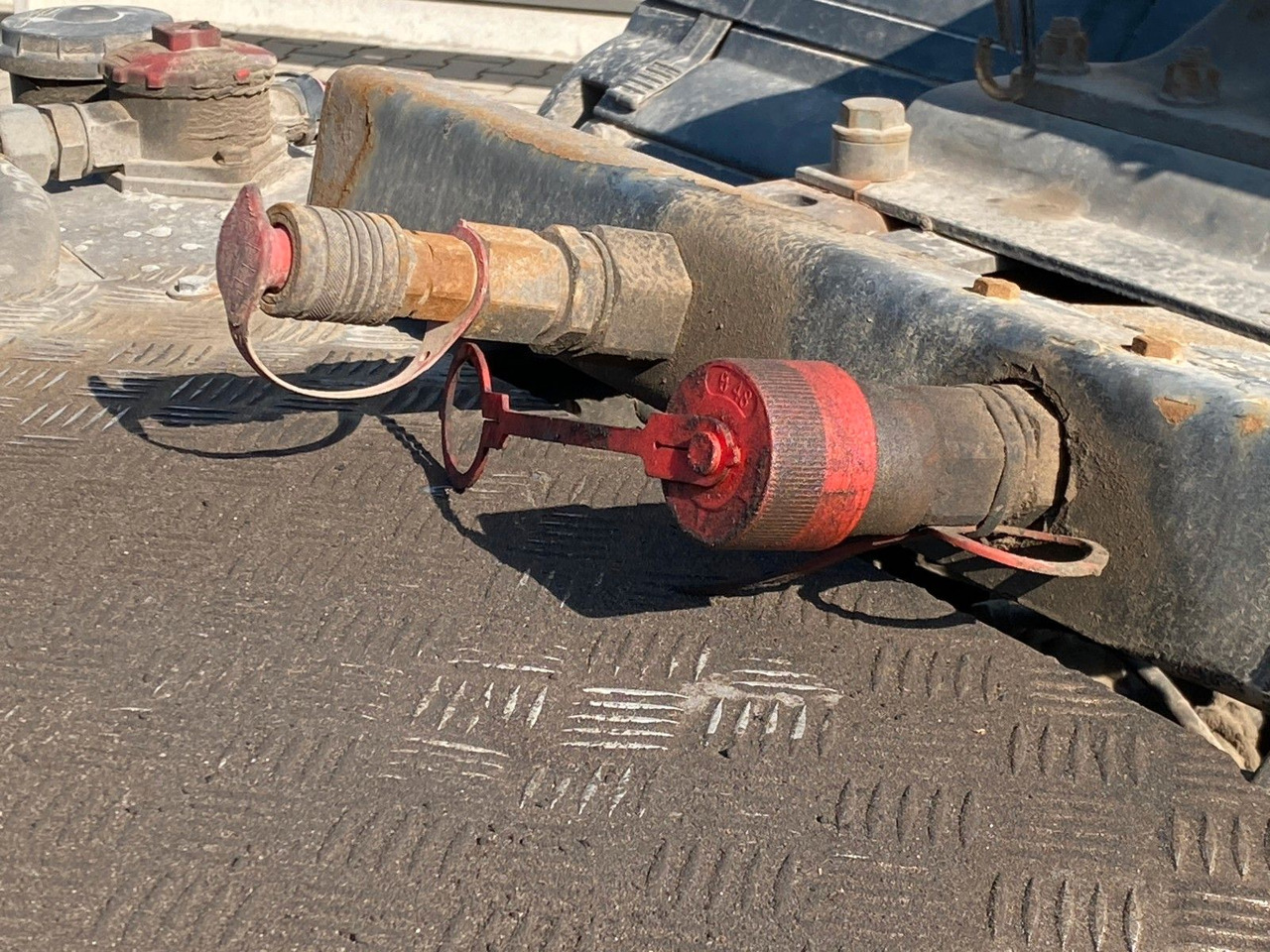 Mercedes-Benz 1851 Arocs LS | 2x Hydraulik*Reifen:70%*1.Hd*AC - شاحنة جرار: صور 5 Mercedes-Benz 1851 Arocs LS | 2x Hydraulik*Reifen:70%*1.Hd*AC - شاحنة جرار: صور 5