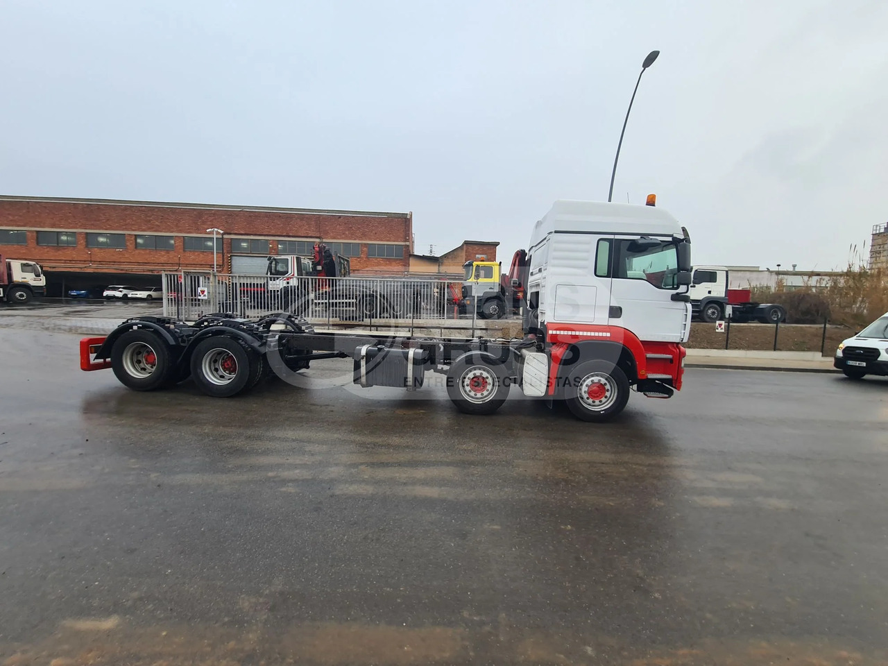 Camión MAN TGA 35.390 de ocasión + F800BXP.26 - الشاسيه شاحنة: صور 4 Camión MAN TGA 35.390 de ocasión + F800BXP.26 - الشاسيه شاحنة: صور 4