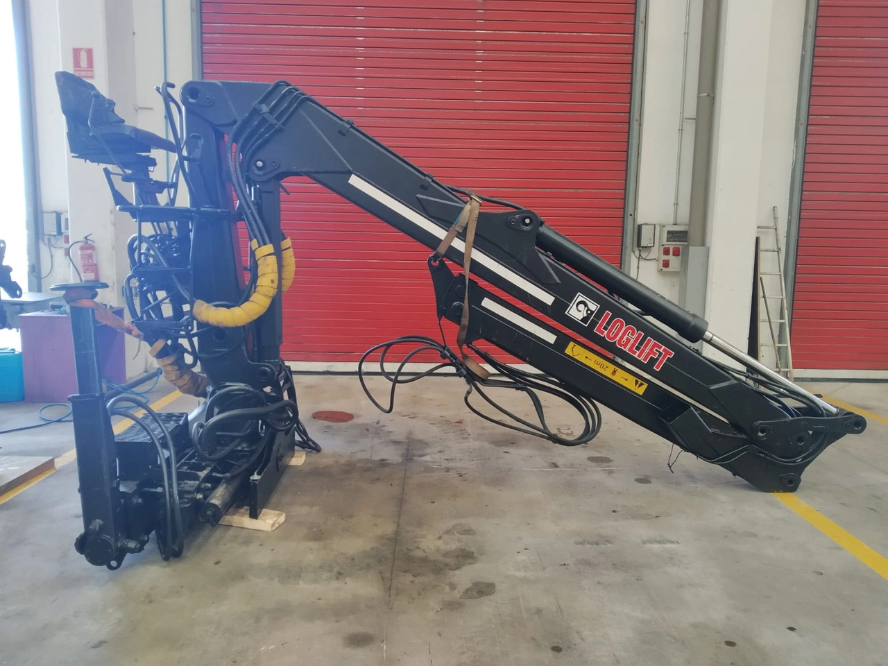 Grúa LOGLIFT 120S79R - ونش كرين - شاحنة: صور 1 Grúa LOGLIFT 120S79R - ونش كرين - شاحنة: صور 1
