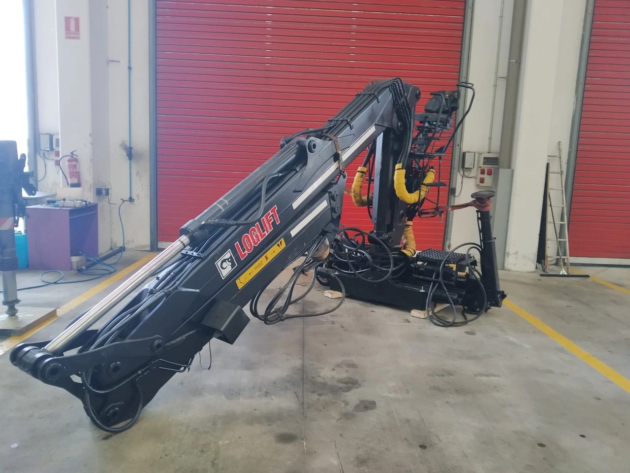 Grúa LOGLIFT 120S79R - ونش كرين - شاحنة: صور 4 Grúa LOGLIFT 120S79R - ونش كرين - شاحنة: صور 4