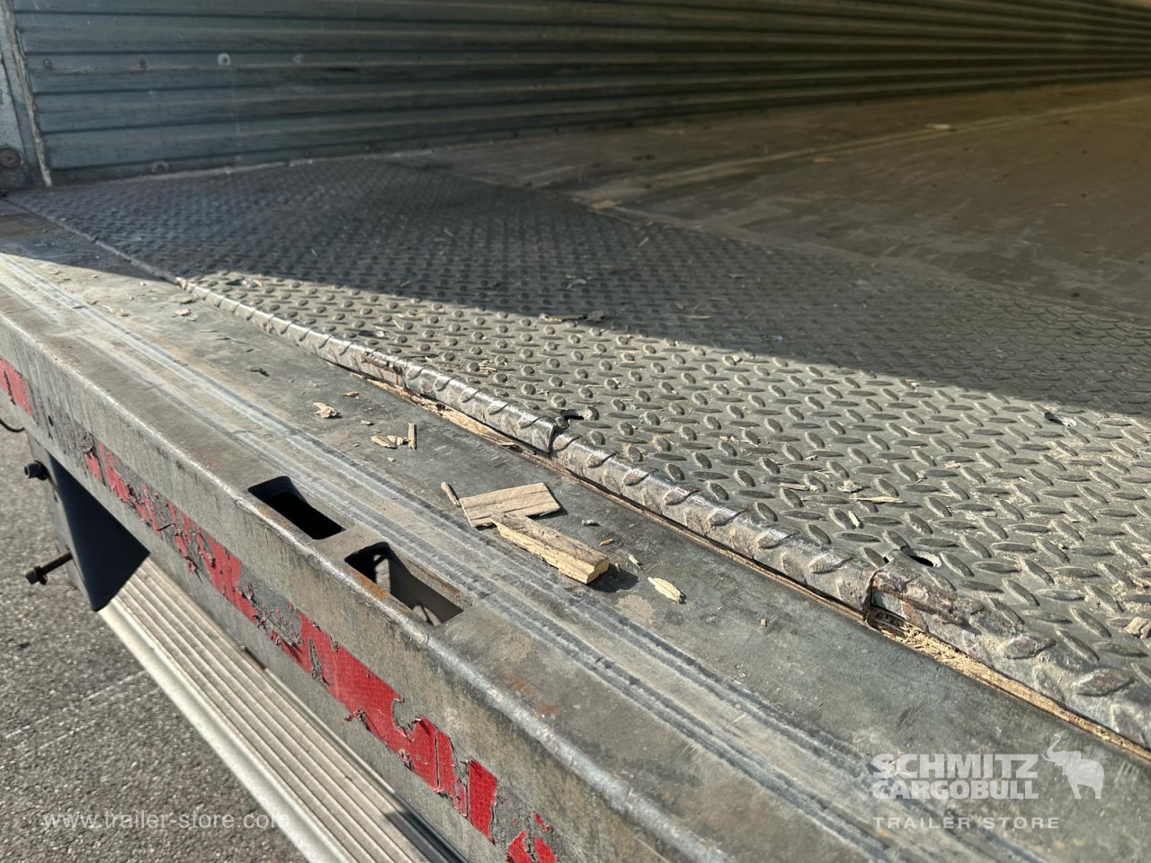 LECI TRAILER Dryfreight Standard Roller shutter door - بصندوق مغلق نصف مقطورة: صور 5 LECI TRAILER Dryfreight Standard Roller shutter door - بصندوق مغلق نصف مقطورة: صور 5