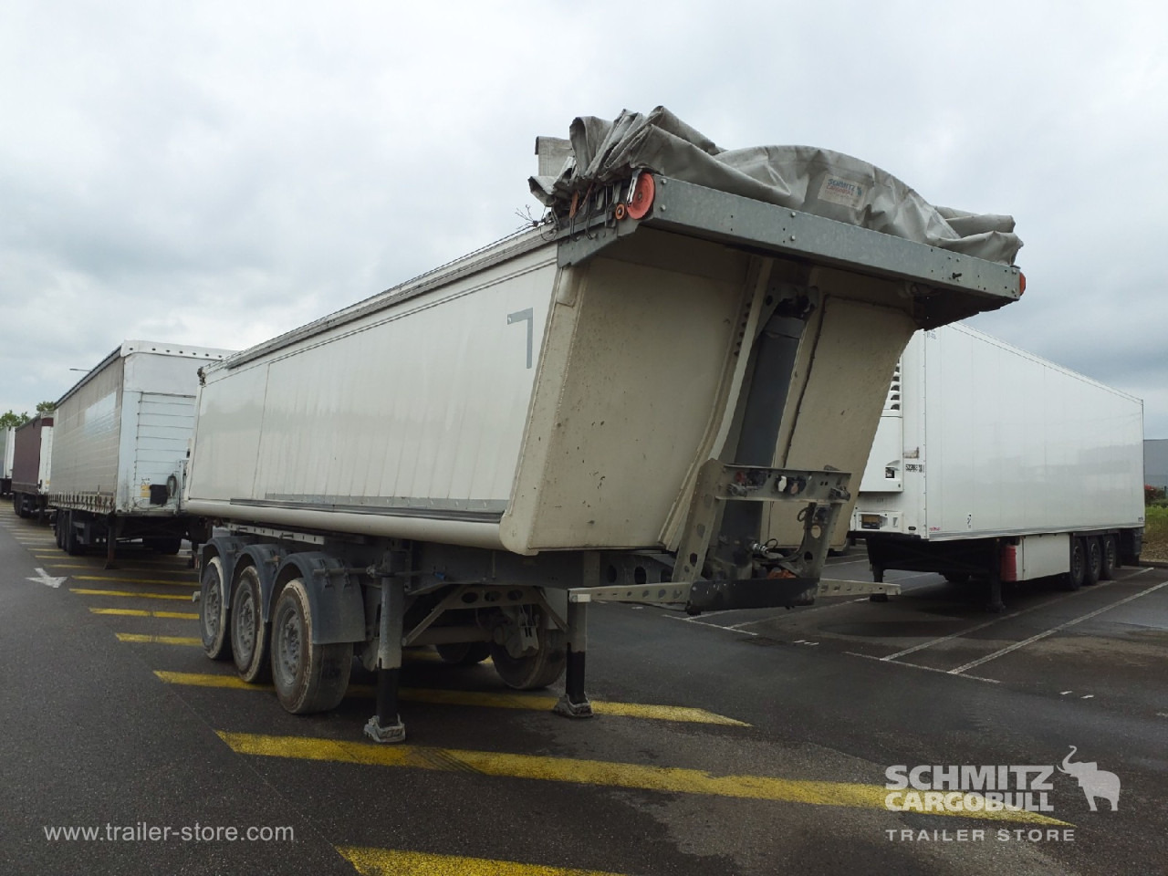 SCHMITZ Tipper Alu-square sided body 27m³ - قلابة نصف مقطورة: صور 1 SCHMITZ Tipper Alu-square sided body 27m³ - قلابة نصف مقطورة: صور 1
