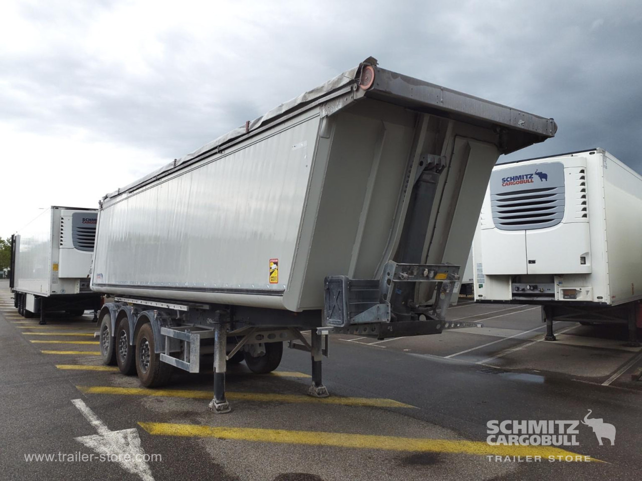 SCHMITZ Tipper Alu-square sided body 39m³ - قلابة نصف مقطورة: صور 1 SCHMITZ Tipper Alu-square sided body 39m³ - قلابة نصف مقطورة: صور 1