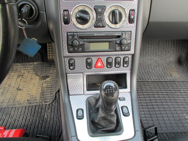 Mercedes SLK 200  إيجار Mercedes SLK 200: صور 9
