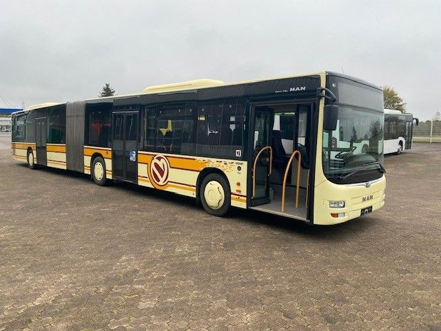MAN A 23 Lions City Gelenkbus KLIMA 60 Sitze GURTE - حافلة مفصلية: صور 1 MAN A 23 Lions City Gelenkbus KLIMA 60 Sitze GURTE - حافلة مفصلية: صور 1