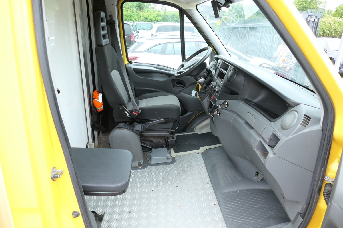 IVECO Daily 35 S11 C30C AUTOMATIK KAMERA Regale LUFT D - الشاحنات الصغيرة صندوق مغلق: صور 5 IVECO Daily 35 S11 C30C AUTOMATIK KAMERA Regale LUFT D - الشاحنات الصغيرة صندوق مغلق: صور 5