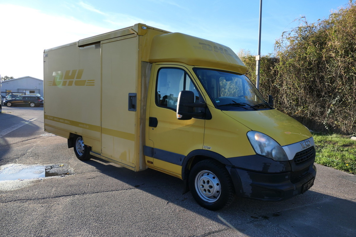 IVECO Daily 35 S11 C30C AUTOMATIK KAMERA Regale LUFT D - الشاحنات الصغيرة صندوق مغلق: صور 1 IVECO Daily 35 S11 C30C AUTOMATIK KAMERA Regale LUFT D - الشاحنات الصغيرة صندوق مغلق: صور 1