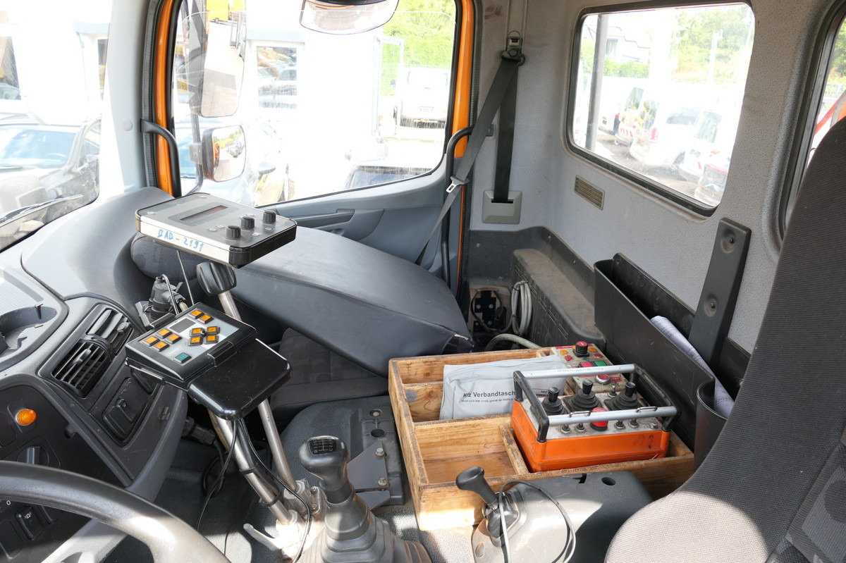 قلابات, شاحنة كرين MERCEDES-BENZ 1828 AK Kran Axor-R Atlas 85.2 Kipper Winterdien: صور 13