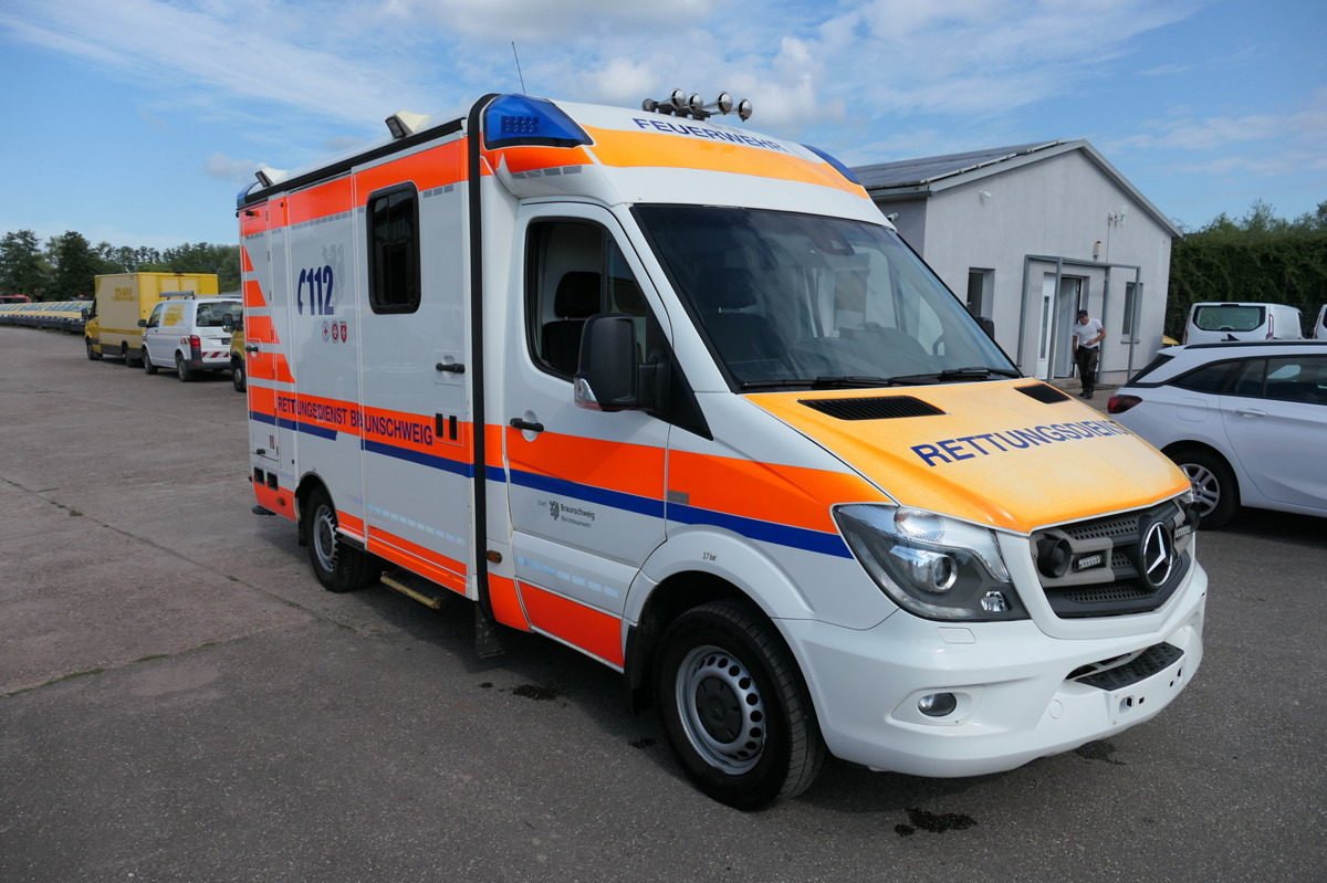 MERCEDES-BENZ 319 Sprinter 6-Zylinder Rettungswagen Strobel - سيارة إسعاف: صور 2 MERCEDES-BENZ 319 Sprinter 6-Zylinder Rettungswagen Strobel - سيارة إسعاف: صور 2