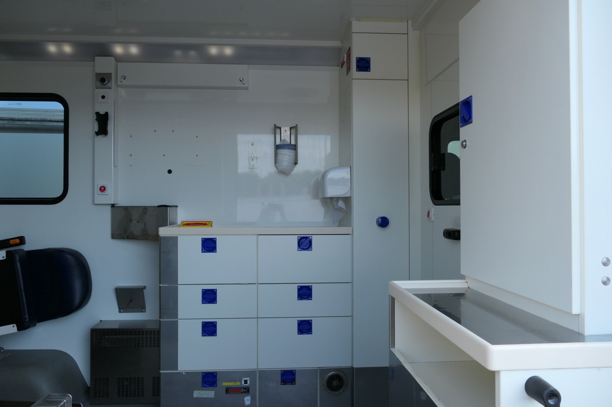 سيارة إسعاف MERCEDES-BENZ 319 Sprinter 6-Zylinder Rettungswagen  Strobel: صور 10