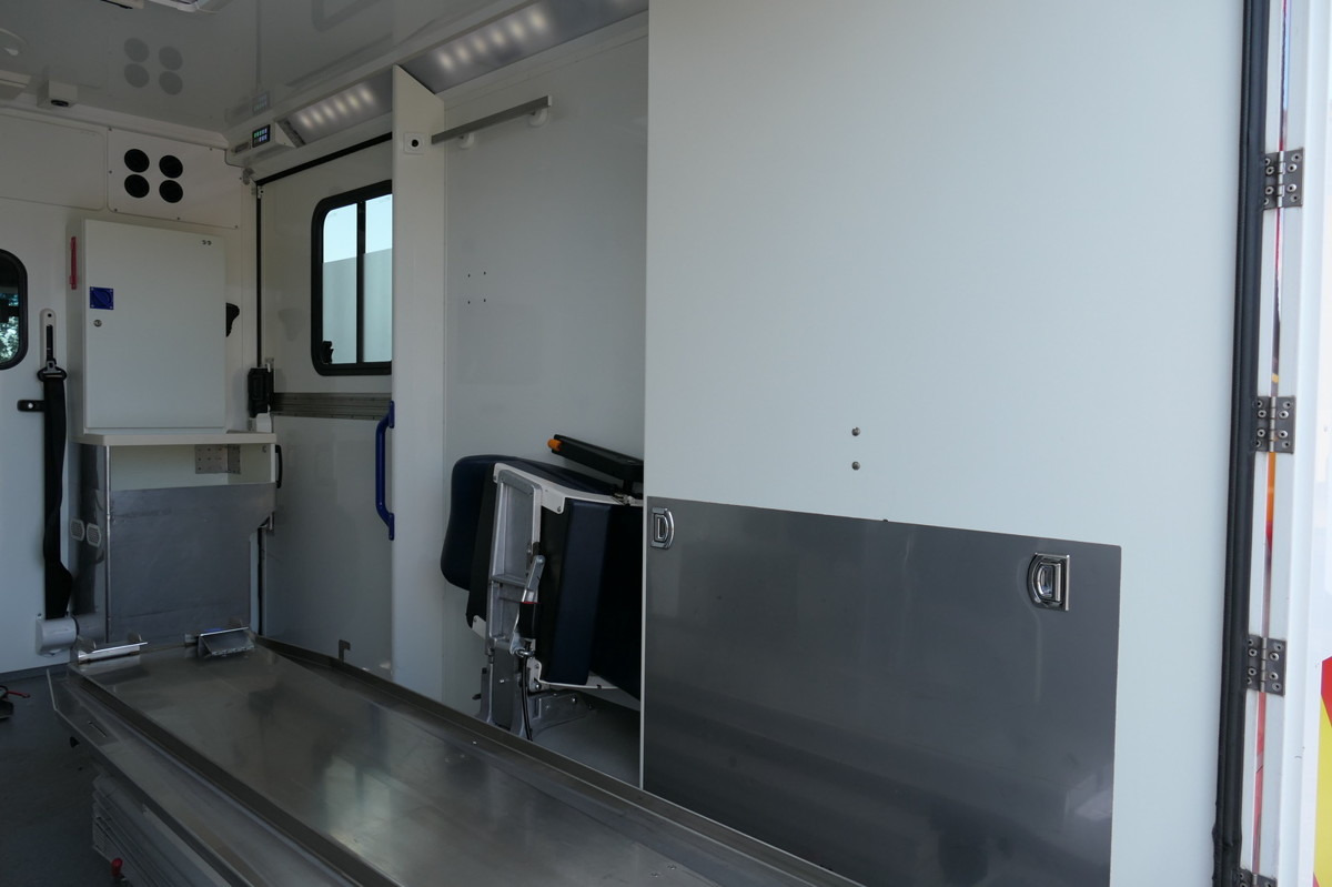 سيارة إسعاف MERCEDES-BENZ 319 Sprinter 6-Zylinder Rettungswagen  Strobel: صور 15