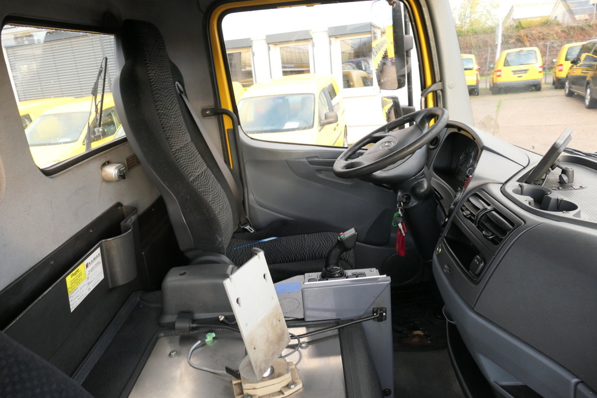 Interior photo 1: شاحنات الحاويات / جسم علوي قابل للتغيير شاحنة MERCEDES-BENZ KAMAG WBH 25 Wiesel Terberg Umsetzfahrz. Sattelk