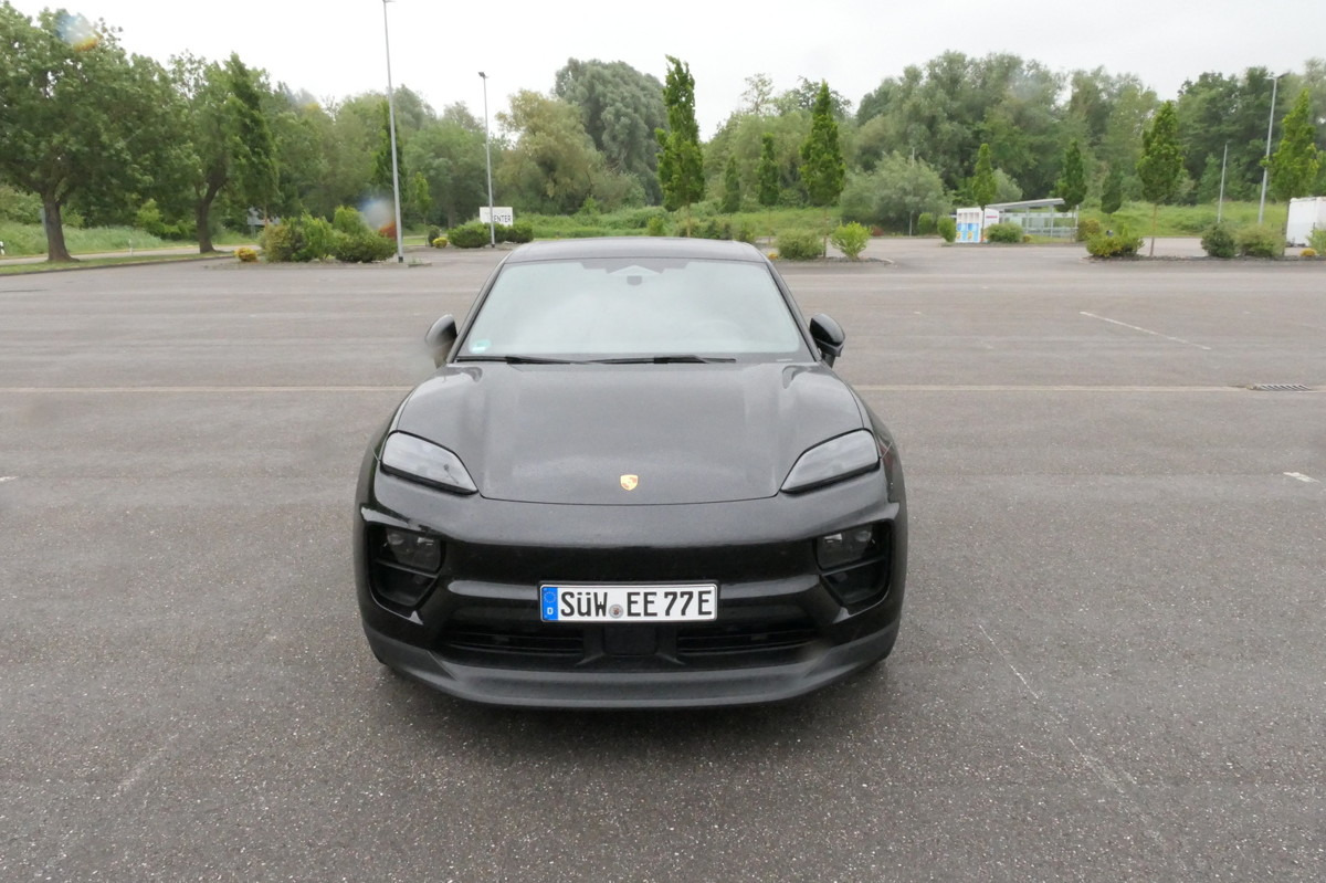 PORSCHE Macan 4 Electric - Bose Soundsystem Kombilimousi - سيارة دفع رباعي: صور 3 PORSCHE Macan 4 Electric - Bose Soundsystem Kombilimousi - سيارة دفع رباعي: صور 3