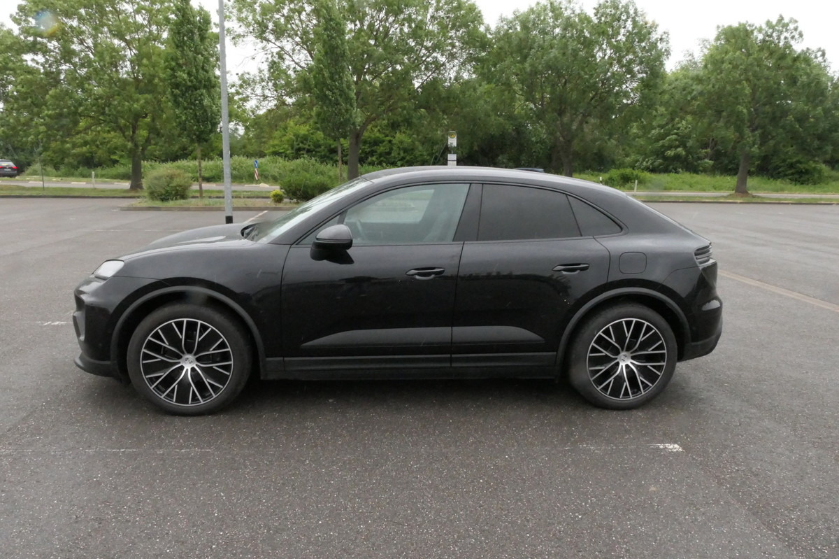 PORSCHE Macan 4 Electric - Bose Soundsystem Kombilimousi - سيارة دفع رباعي: صور 5 PORSCHE Macan 4 Electric - Bose Soundsystem Kombilimousi - سيارة دفع رباعي: صور 5