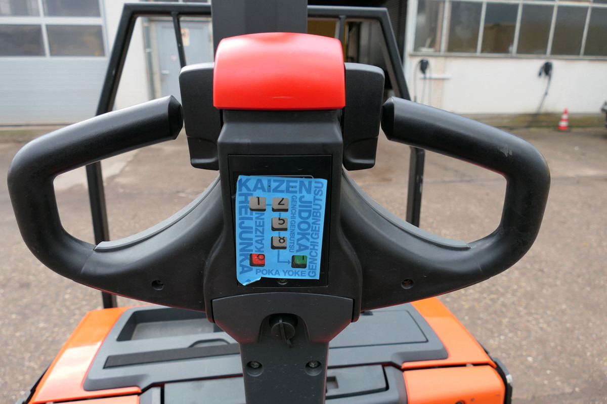 TOYOTA SWE 080L - معدات الرفع منخفض المستوى: صور 5 TOYOTA SWE 080L - معدات الرفع منخفض المستوى: صور 5