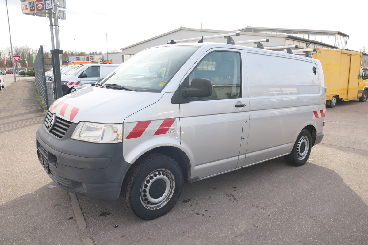 VW T5 Transporter 2.5 TDI 4Motion Werkstatteinbau A - فان المدمجة: صور 3 VW T5 Transporter 2.5 TDI 4Motion Werkstatteinbau A - فان المدمجة: صور 3