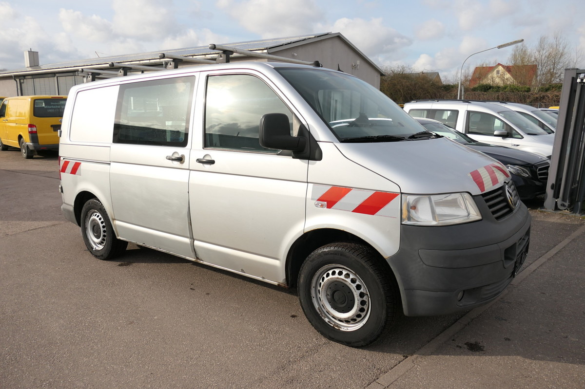 VW T5 Transporter 2.5 TDI 4Motion Werkstatteinbau A - فان المدمجة: صور 2 VW T5 Transporter 2.5 TDI 4Motion Werkstatteinbau A - فان المدمجة: صور 2