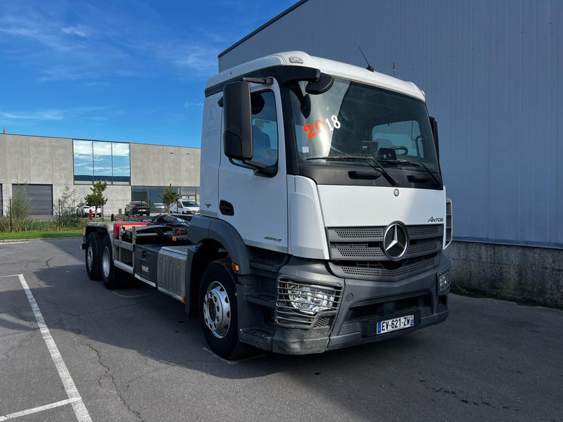 Mercedes-Benz Actros 2543 - شاحنة ذات الخطاف: صور 5 Mercedes-Benz Actros 2543 - شاحنة ذات الخطاف: صور 5