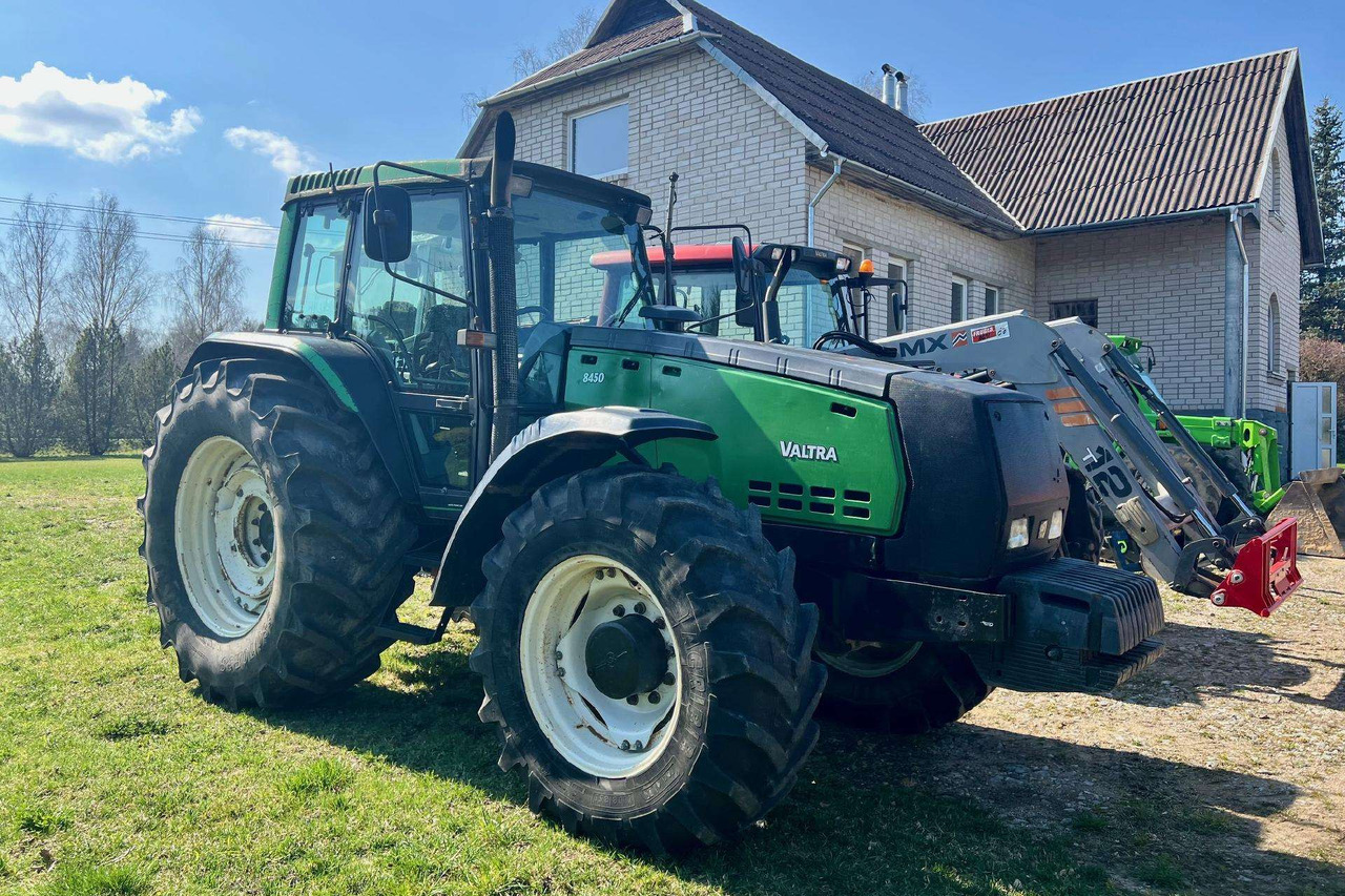Valtra 8450 Mega - جرار: صور 1 Valtra 8450 Mega - جرار: صور 1