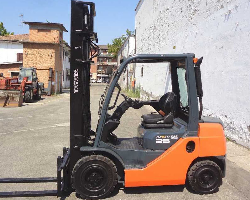 Toyota 06-8 FD 25 F - رافعة شوكية ديزل: صور 3 Toyota 06-8 FD 25 F - رافعة شوكية ديزل: صور 3