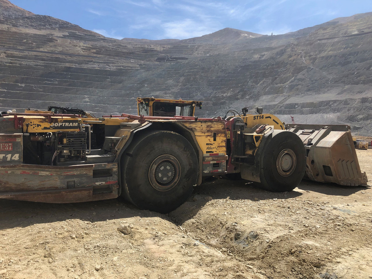 Atlas Copco ST14 - ماكينات التعدين: صور 1 Atlas Copco ST14 - ماكينات التعدين: صور 1