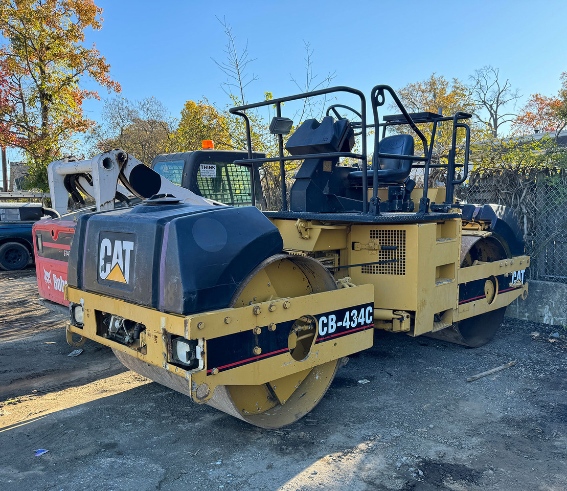Caterpillar CB-434C - مدحلة الأسفلت: صور 2 Caterpillar CB-434C - مدحلة الأسفلت: صور 2
