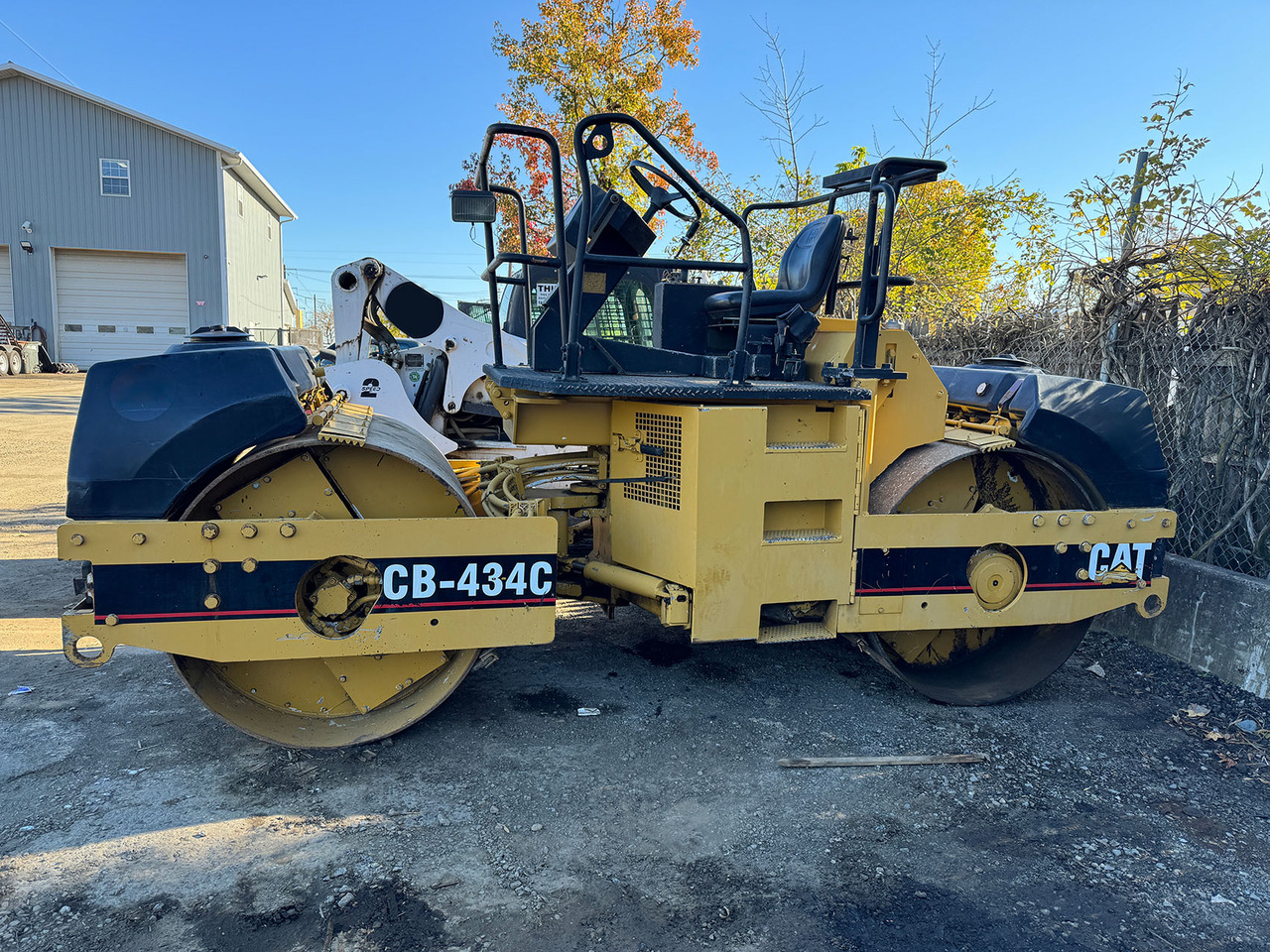 Caterpillar CB-434C - مدحلة الأسفلت: صور 3 Caterpillar CB-434C - مدحلة الأسفلت: صور 3