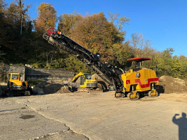 Caterpillar PM-313 - ماكينات لصقل الأسفلت: صور 2 Caterpillar PM-313 - ماكينات لصقل الأسفلت: صور 2