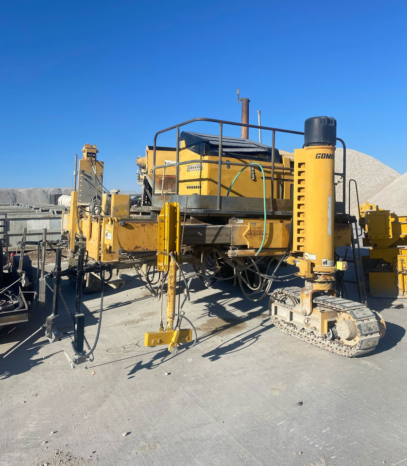 Gomaco Commander III - آلة رصف الخرسانة: صور 1 Gomaco Commander III - آلة رصف الخرسانة: صور 1