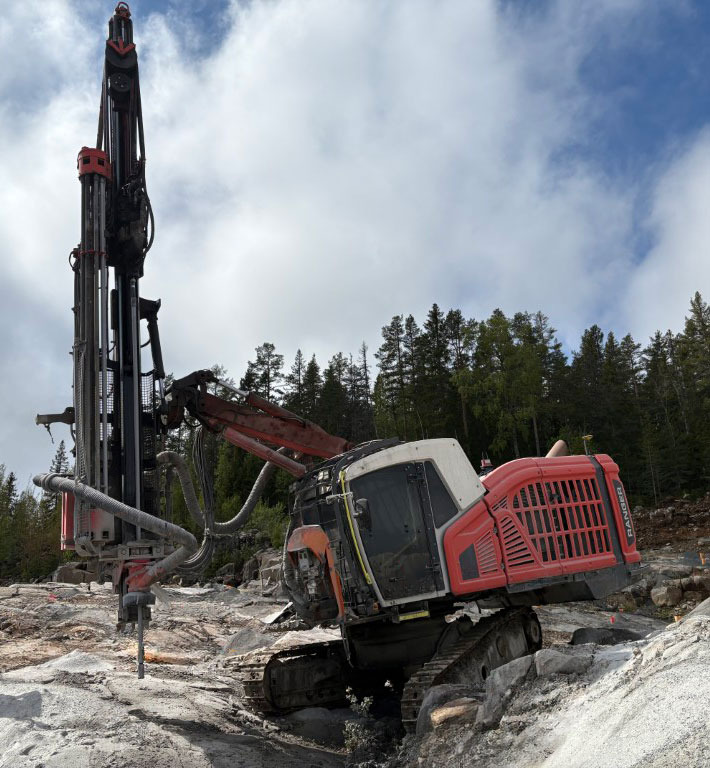 Sandvik DX800i - آلة حفر: صور 3 Sandvik DX800i - آلة حفر: صور 3