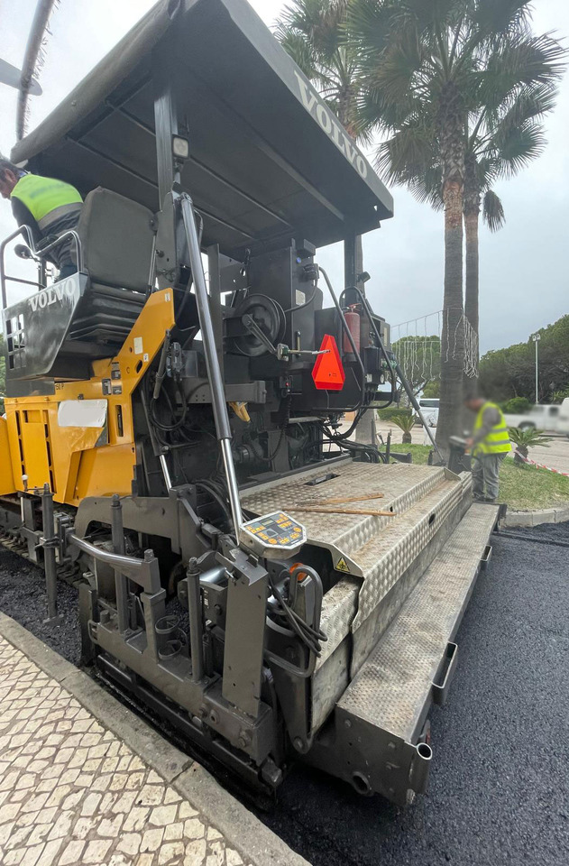 Volvo ABG 8820B - العامل بالقار: صور 4 Volvo ABG 8820B - العامل بالقار: صور 4