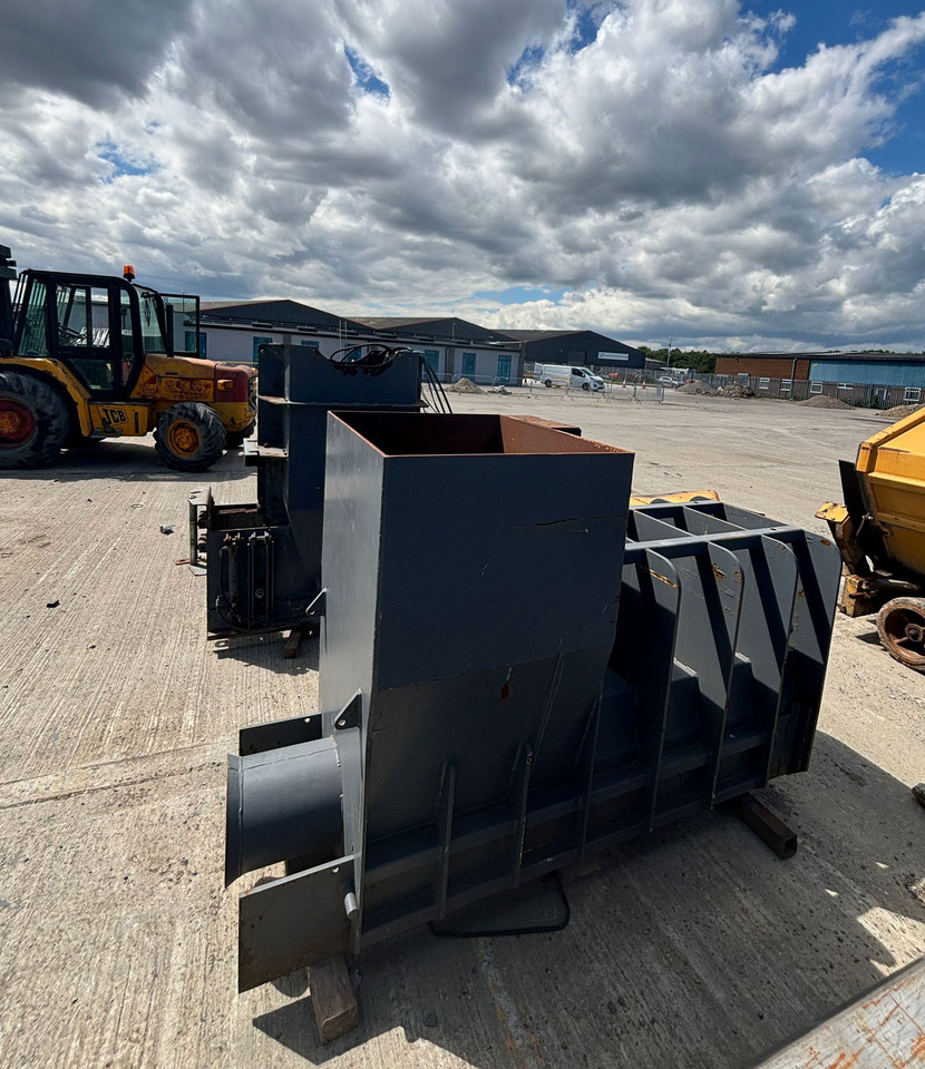 Wirtgen Slot Drain Mould - العامل بالقار: صور 3 Wirtgen Slot Drain Mould - العامل بالقار: صور 3