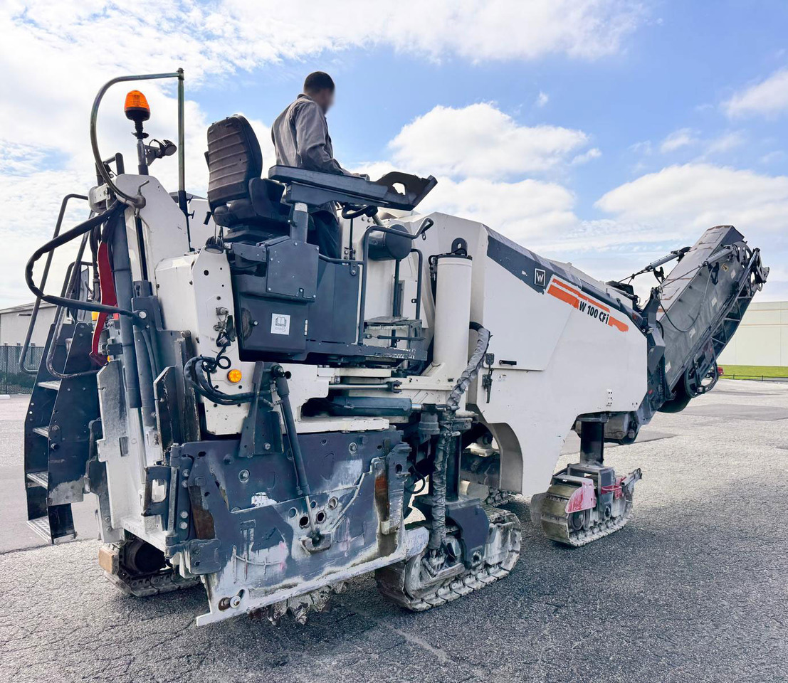 Wirtgen W 100 CFI - ماكينات لصقل الأسفلت: صور 5 Wirtgen W 100 CFI - ماكينات لصقل الأسفلت: صور 5