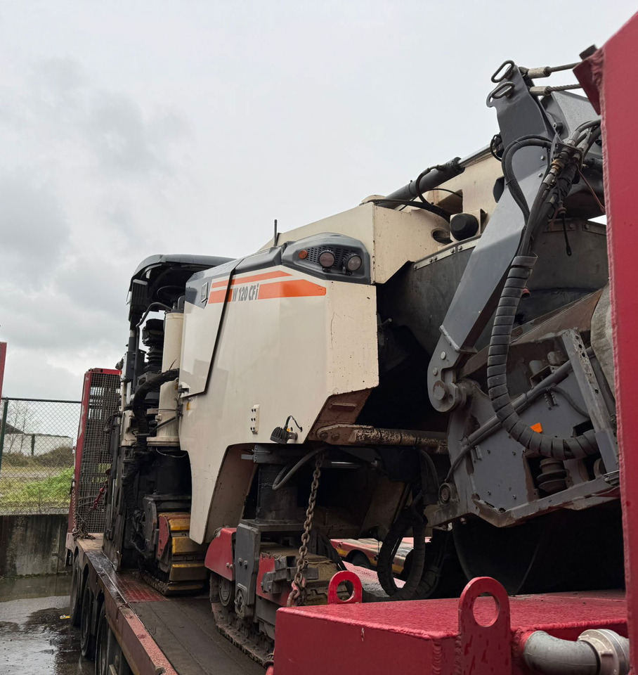 Wirtgen W 120 CFI - ماكينات لصقل الأسفلت: صور 4 Wirtgen W 120 CFI - ماكينات لصقل الأسفلت: صور 4