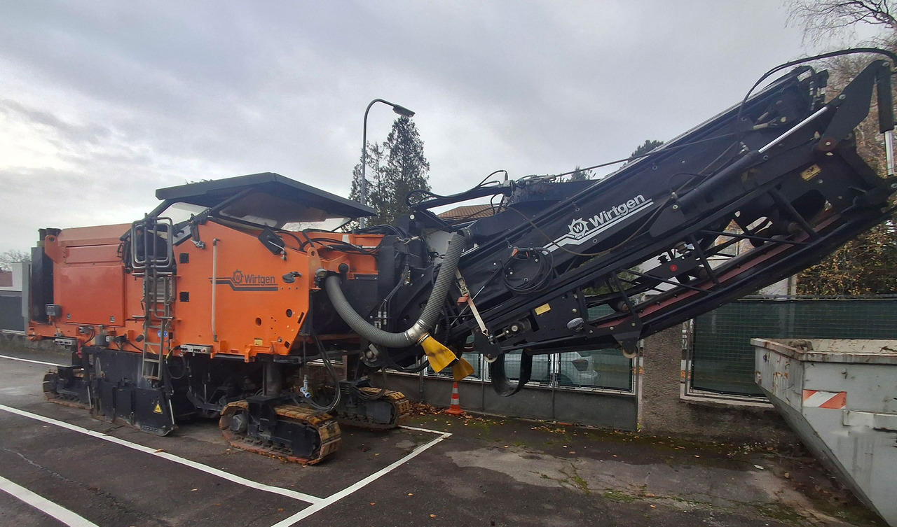 Wirtgen W 2000 - ماكينات لصقل الأسفلت: صور 4 Wirtgen W 2000 - ماكينات لصقل الأسفلت: صور 4