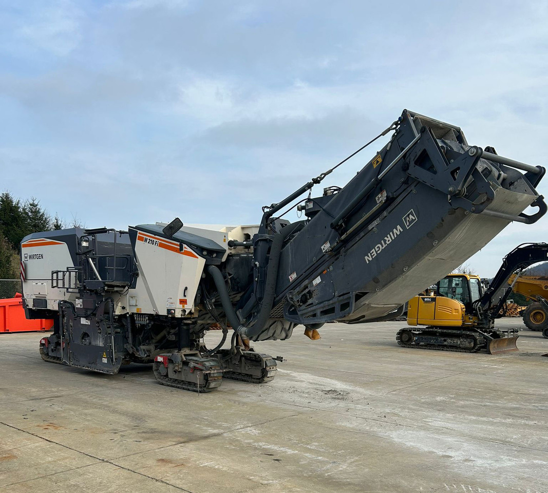 Wirtgen W 210 FI - العامل بالقار: صور 3 Wirtgen W 210 FI - العامل بالقار: صور 3